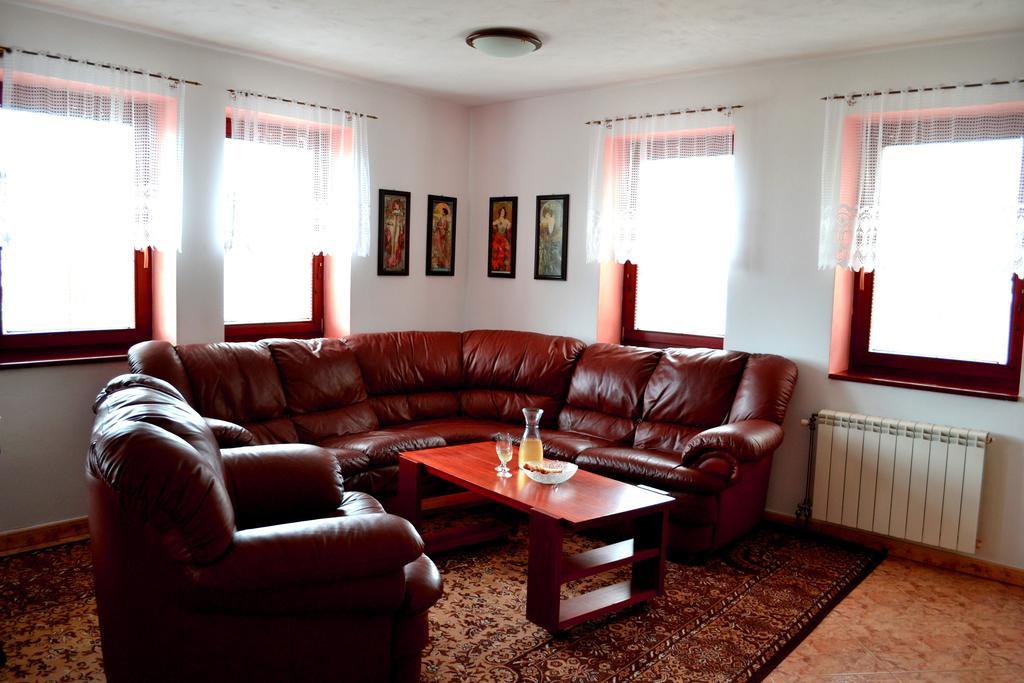 Apartment Zelezny Hrozen ヴァルチツェ 部屋 写真